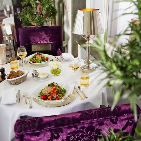 فندق بارك بريمن BRE المظهر الخارجي الصورة A table set for dinner