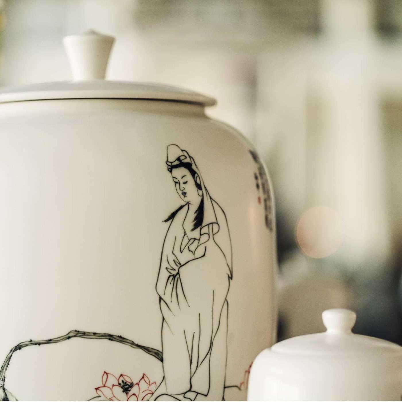 فندق بارك بريمن BRE المظهر الخارجي الصورة A depiction of Lady Meng Ziqi on a porcelain vase