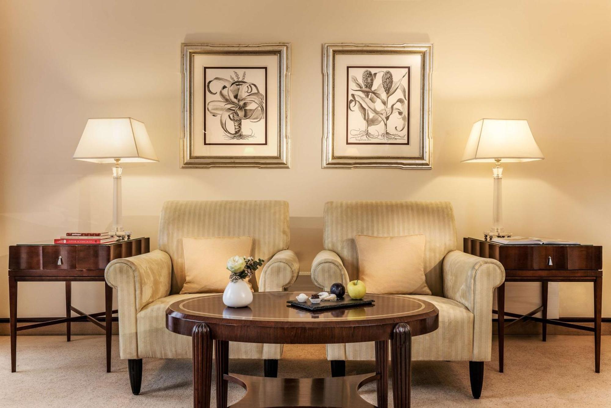 فندق بارك بريمن BRE المظهر الخارجي الصورة A living room at The Ritz-Carlton, Dubai